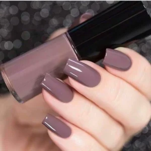 minimalist-nail-ideas-quiet-luxury-colors
