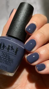 muted-navy-nail-polish-sophisticated-chic-look