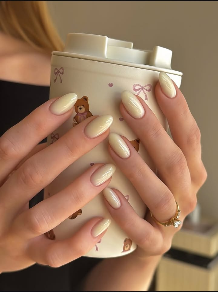 Buttercream nails with a warm soft cream tone, simple summer nails ideas for clean girl style.