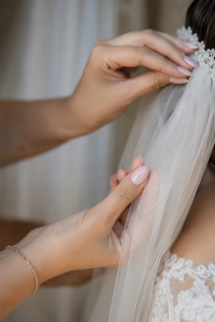 Soft pink tones for a romantic and elegant bridesmaid manicure.